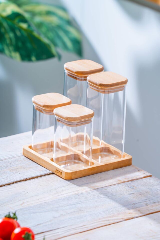 مجموعة ماليبو من 4 برطمانات توابل زجاجية مع حوامل من الخيزران