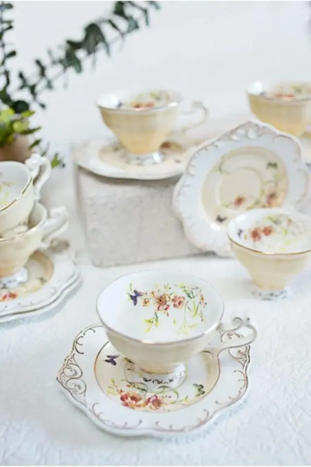 Flower Bej 6’lı Ayaklı Kahve Fincan Takımı