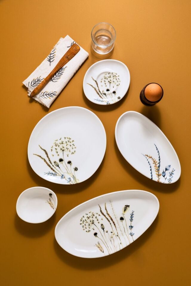 Verna Serisi 26 Parça 6 Kişilik Porselen Kahvaltı Seti – Doğal Çiçek Desenli Şık Sunum