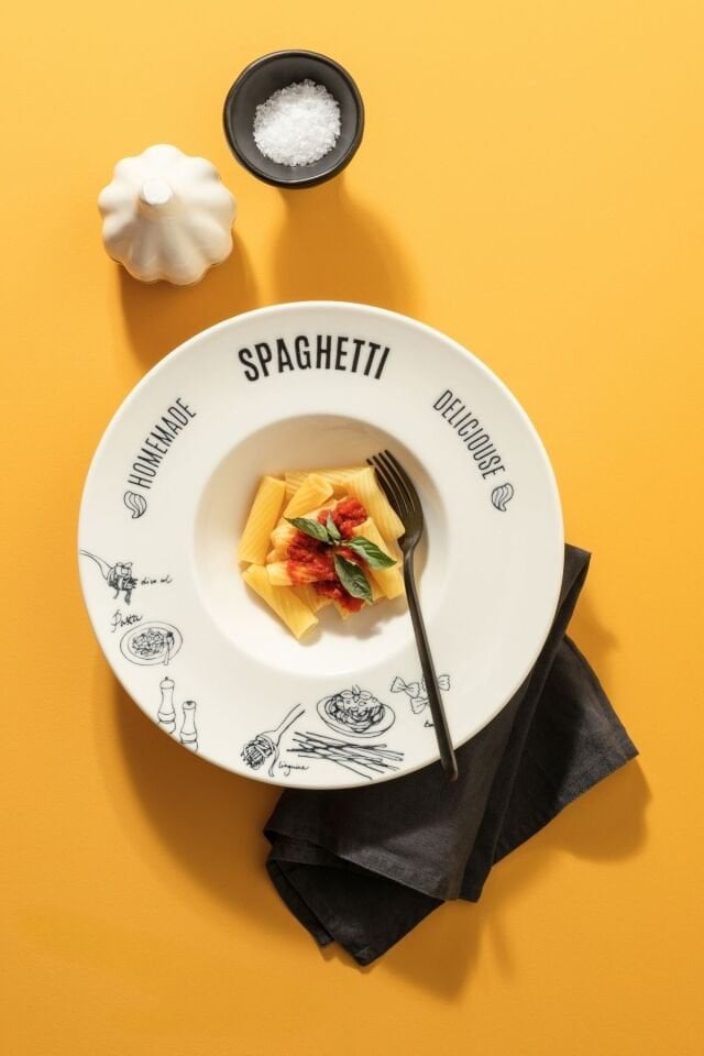 Alfedo Serisi 2’li Porselen Makarna Tabağı – Yazı & İllüstrasyon Detaylı Modern Tasarım